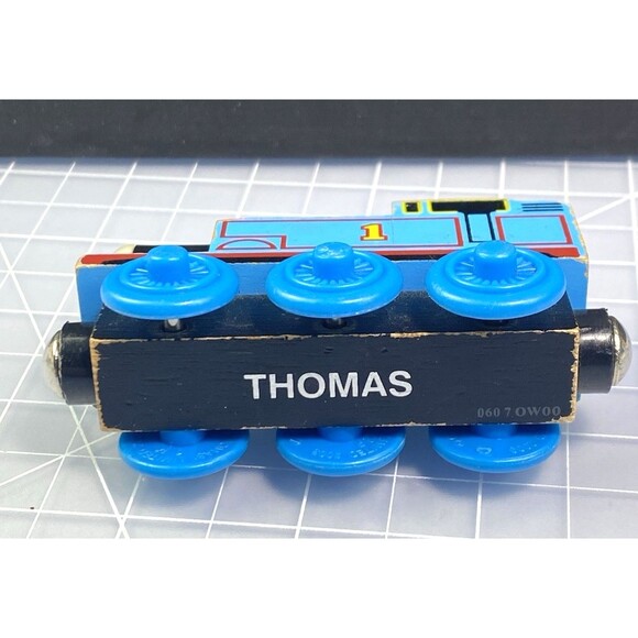2003 "Thomas" Tank Engine #1 Thomas & Friends Wooden Train Magnetic Coupler - Picture 4 of 5